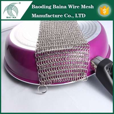 Chain mail mesh scrubber